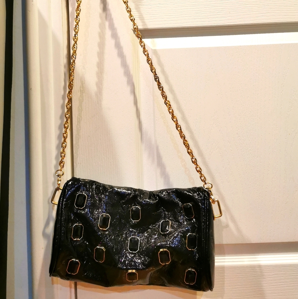 Fashion handbag with gold toned chain